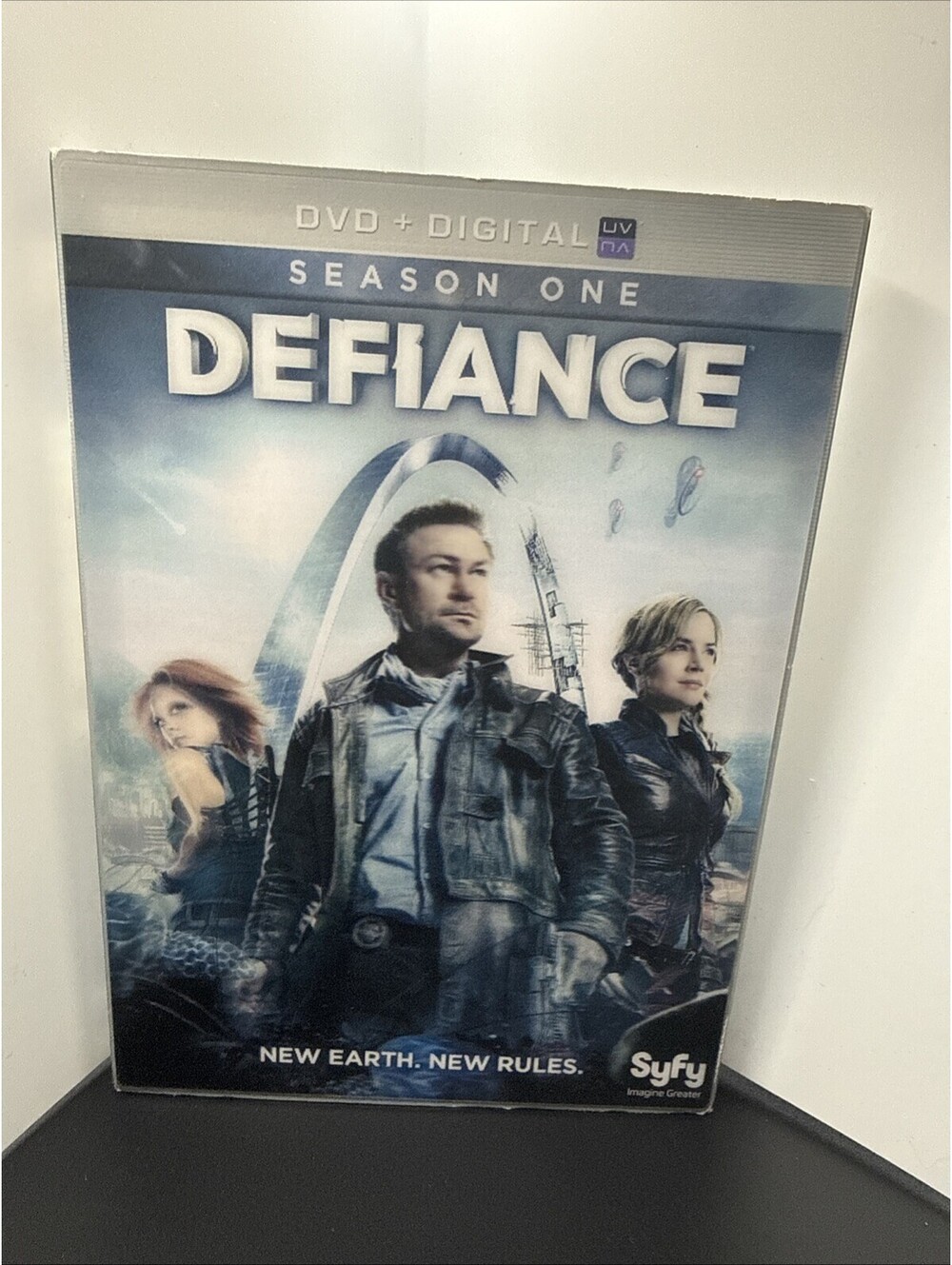 Defiance: Season One (DVD, 2013)